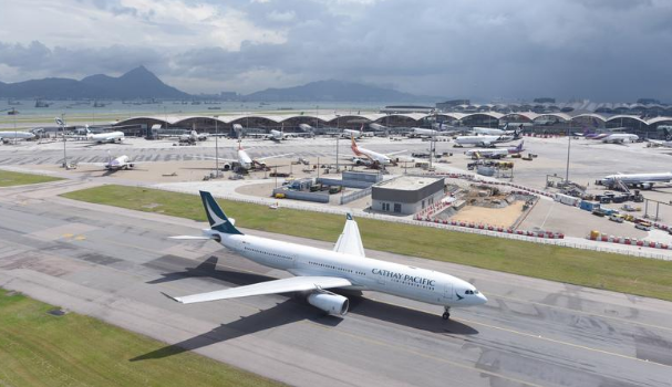 Sân bay quốc tế Hong Kong là một trong 10 sân bay bận rộn nhất thế giới, chuyên chở hàng chục triệu hành khách mỗi ngày. Sân bay có diện tích bằng 20 sân bóng đá cộng lại. Ảnh: CD.