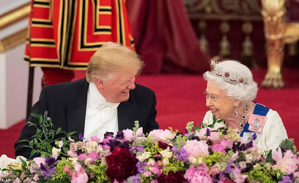 Tại quốc yến, Tổng thống Trump ca ngợi Nữ hoàng Anh Elizabeth II là "người phụ nữ vĩ đại, hiện thân của tinh thần yêu nước và phẩm giá". Ảnh: Reuters.