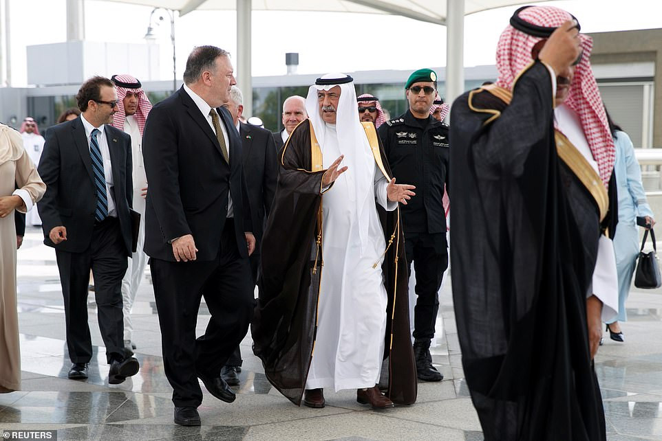 "Saudi Arabia và Các Tiểu vương quốc Ả-rập Thống nhất (UAE) là hai đồng minh tuyệt vời (của Mỹ) trước những thách thức mà Iran đặt ra", Ngoại trưởng Mỹ nói.