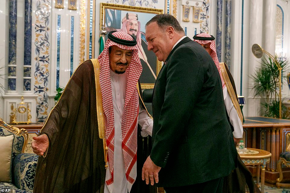Theo Daily Mail, Ngoại trưởng Mỹ Mike Pompeo đã tới Saudi Arabia hôm 24/6 trong bối cảnh căng thẳng giữa nước này với Iran leo thang sau vụ Tehran bắn hạ máy bay không người lái của Mỹ tuần trước. (Nguồn ảnh: Daily Mail)