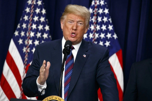 Tờ New York Times đưa tin, Tổng thống Mỹ Donald Trump ban đầu đã phê chuẩn kế hoạch tấn công một số mục tiêu của Iran như hệ thống radar và bệ phóng tên lửa nhằm đáp trả vụ UAV bị bắn hạ. Họ đã bắt đầu triển khai máy bay trên không và tàu chiến vào vị trí. Tuy nhiên, quyết định này sau đó được rút lại. Ảnh: WP.