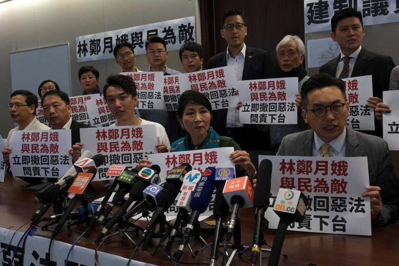 Và cuộc tuần hành hôm 9/6 có thể được coi là nỗ lực cuối cùng của những người phản đối dự luật dẫn độ này để thuyết phục chính quyền Hong Kong tạm hoãn hoặc hủy bỏ nó. Phiên bản cuối cùng của dự luật dẫn độ sẽ được đệ trình vào ngày 13/6 và dự kiến được thông qua vào cuối tháng này.