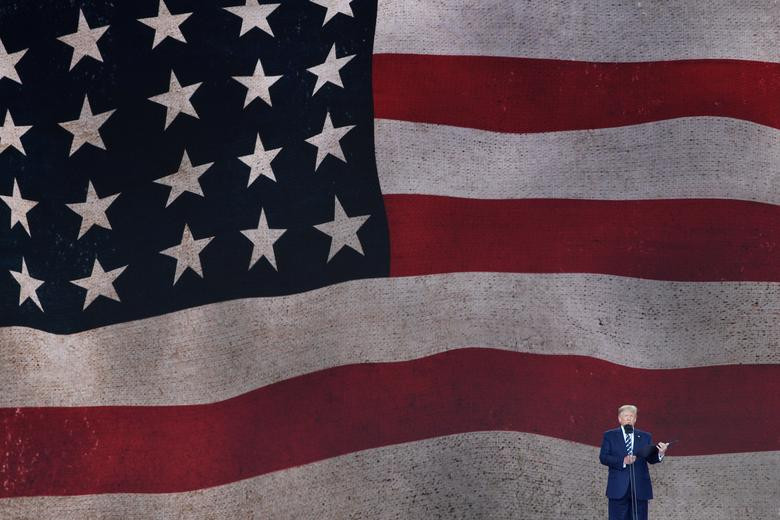 Tổng thống Trump phát biểu tại buổi lễ kỷ niệm. Ông cùng các vị nguyên thủ thế giới khác đã ký “Tuyên bố Ngày D”, cam kết sẽ tích cực làm việc cùng nhau tìm ra tiếng nói chung cho các vấn đề bất đồng. Ảnh: Reuters.