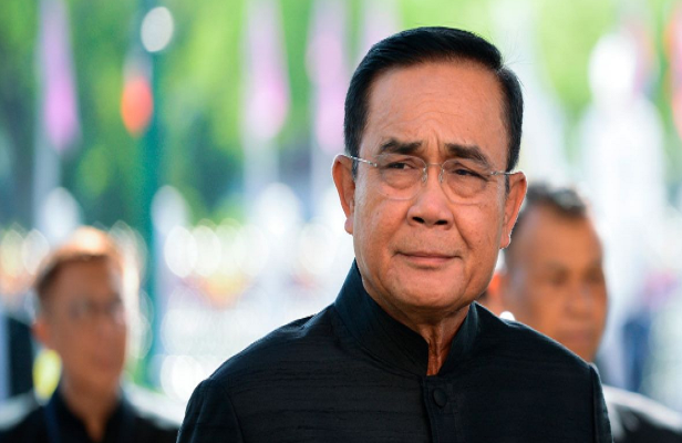 Được biết, Thủ tướng Thái Lan Prayut Chan-o-cha sinh ngày 21/3/1954. Ông tốt nghiệp trường Học viện Quân sự Hoàng gia Chulachomklao với tấm bằng cử nhân khoa học và bắt đầu sự nghiệp quân sự trong Sư đoàn Bộ binh 2 thuộc Trung đoàn Bộ binh 21. Ảnh: CNN.