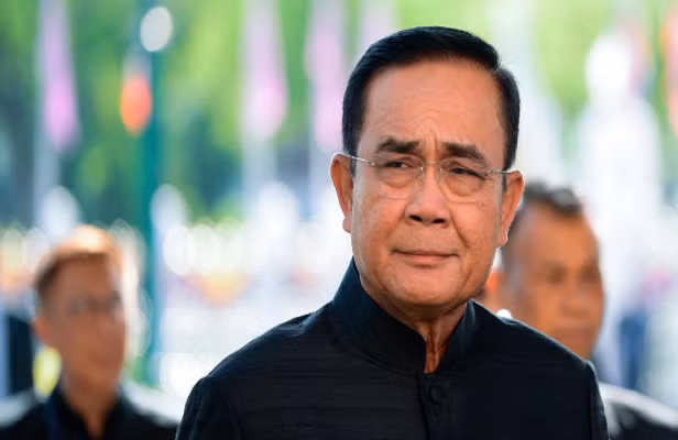 Được biết, Thủ tướng Thái Lan Prayut Chan-o-cha sinh ngày 21/3/1954. Ông tốt nghiệp trường Học viện Quân sự Hoàng gia Chulachomklao với tấm bằng cử nhân khoa học và bắt đầu sự nghiệp quân sự trong Sư đoàn Bộ binh 2 thuộc Trung đoàn Bộ binh 21. Ảnh: CNN.