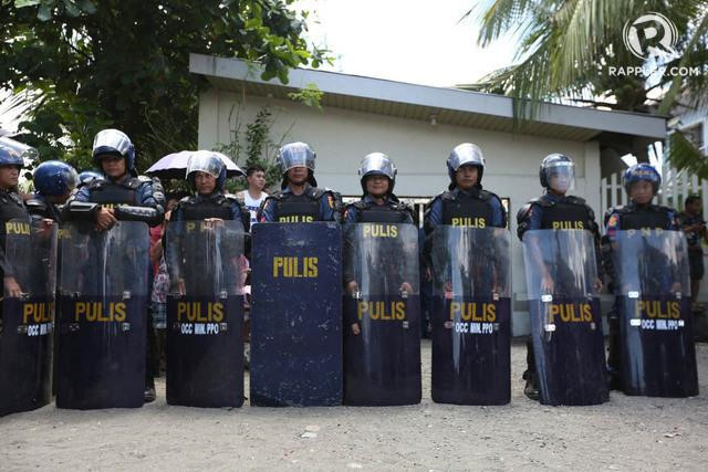 Thuyen truong Philippines bat ngo 