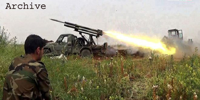 Trong diễn biến khác trên chiến trường Syria, lực lượng chính phủ Damascus đã tiến hành đợt oanh kích dữ dội nhằm vào nhóm phiến quân Jabhat al-Nusra ở vùng nông thôn phía bắc Hama, qua đó gây tổn thất nặng nề cho bọn chúng. Ảnh: SANA.