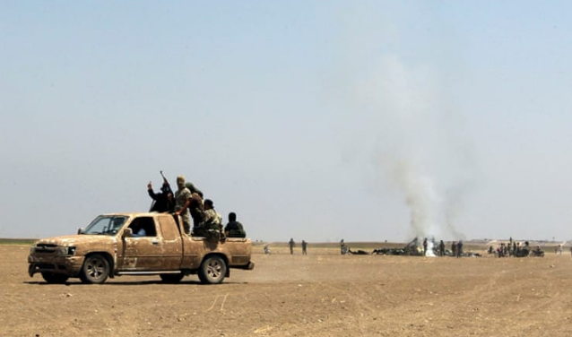 Cũng trong ngày 27/6, nhóm liên minh thánh chiến Hay'at Tahrir al-Sham (HTS) và đồng minh của bọn chúng đã tấn công vào căn cứ của lực lượng chính phủ Syria ở thị trấn Qasabiyeh và Qiratah, nằm trên biên giới hành chính giữa tỉnh Hama và Idlib. Ảnh: AJ.