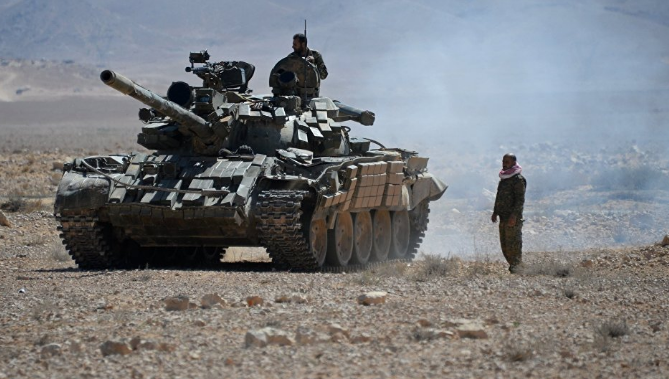 "Lực lượng chính phủ Damascus cũng giao tranh ác liệt với phiến quân IS ở khu vực xung quanh al-Koum, Badiyeh al-Sukhneh, phía đông tỉnh Homs và tiêu diệt nhiều tay súng khủng bố", FNA đưa tin. Ảnh: AMN.