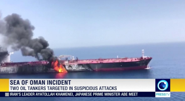 Hiện chưa rõ vụ tấn công hai tàu chở dầu được thực hiện như thế nào và thủ phạm là ai. Tuy nhiên, vụ tấn công đã khiến căng thẳng gia tăng ở Vùng Vịnh, đe dọa an ninh hiện hữu đối với con đường hàng hải vận chuyển dầu bận rộn nhất thế giới. Ảnh: Reuters.