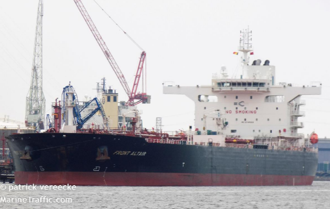 Về phần mình, Iran phủ nhận mọi cáo buộc vô căn cứ của Mỹ liên quan đến sự cố tàu chở dầu bị tấn công ngày 13/6. Ngày 14/6, người phát ngôn Bộ Ngoại giao Iran Abbas Mousavi cho biết nước này có trách nhiệm duy trì an ninh tại Eo biển Hormuz ở Vùng Vịnh, đồng thời cho rằng việc đổ lỗi cho Tehran về các vụ tấn công nhằm vào hai tàu chở dầu tại Vịnh Oman vừa qua là để "gây hoang mang". Ảnh: Tàu Front Altair tại Antwerp, Bỉ, tháng 5/2018. Ảnh: Reuters.