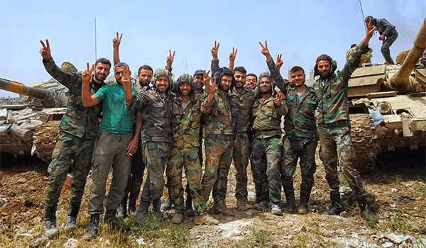 Được biết, Kabani "tọa lạc" trên đỉnh cao nhất trong vùng núi Zuwayqat, trông xuống phần lớn đồng bằng Al-Ghaab và thành phố Jisr Al-Shughour gần đó. Nếu muốn tiến vào Jisr Al-Shughour, lực lượng chính phủ Syria cần giành lại quyền kiểm soát Kabani và những đỉnh đồi xung quanh. Ảnh: FNA.