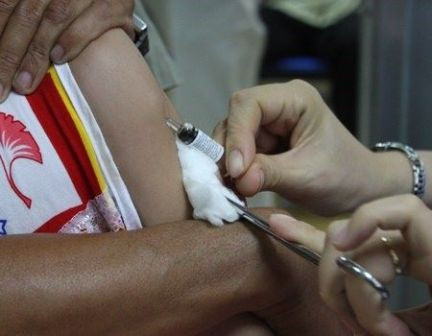 Be 6 thang tuoi thiet mang sau khi tiem thuoc tai phong kham “chui”