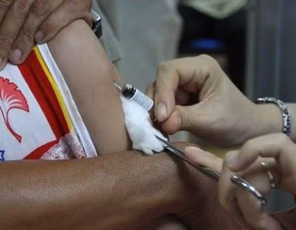 Be 6 thang tuoi thiet mang sau khi tiem thuoc tai phong kham “chui”