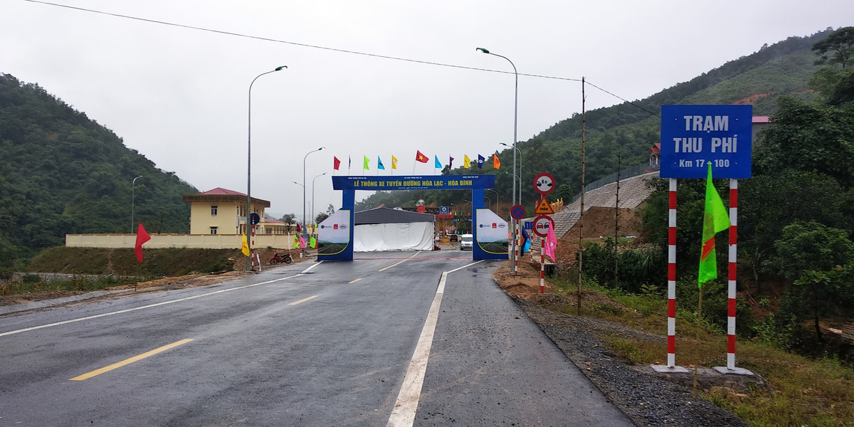 Trạm thu phí hoàn vốn của tuyến đường được đặt tại vị trí tỉnh Hòa Bình.