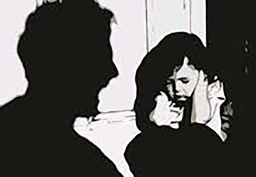 Đến nhà bạn ăn nhậu, tranh thủ hiếp dâm luôn cháu gái 5 tuổi Den nha ban an nhau, tranh thu hiep dam luon chau gai 5 tuoi