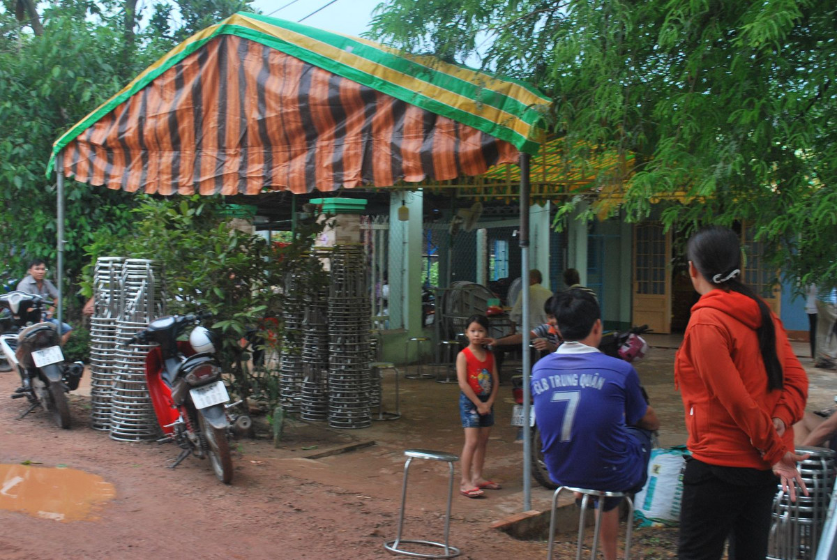 Nguoi phu nu tu vong sau khi lam viec voi cong an