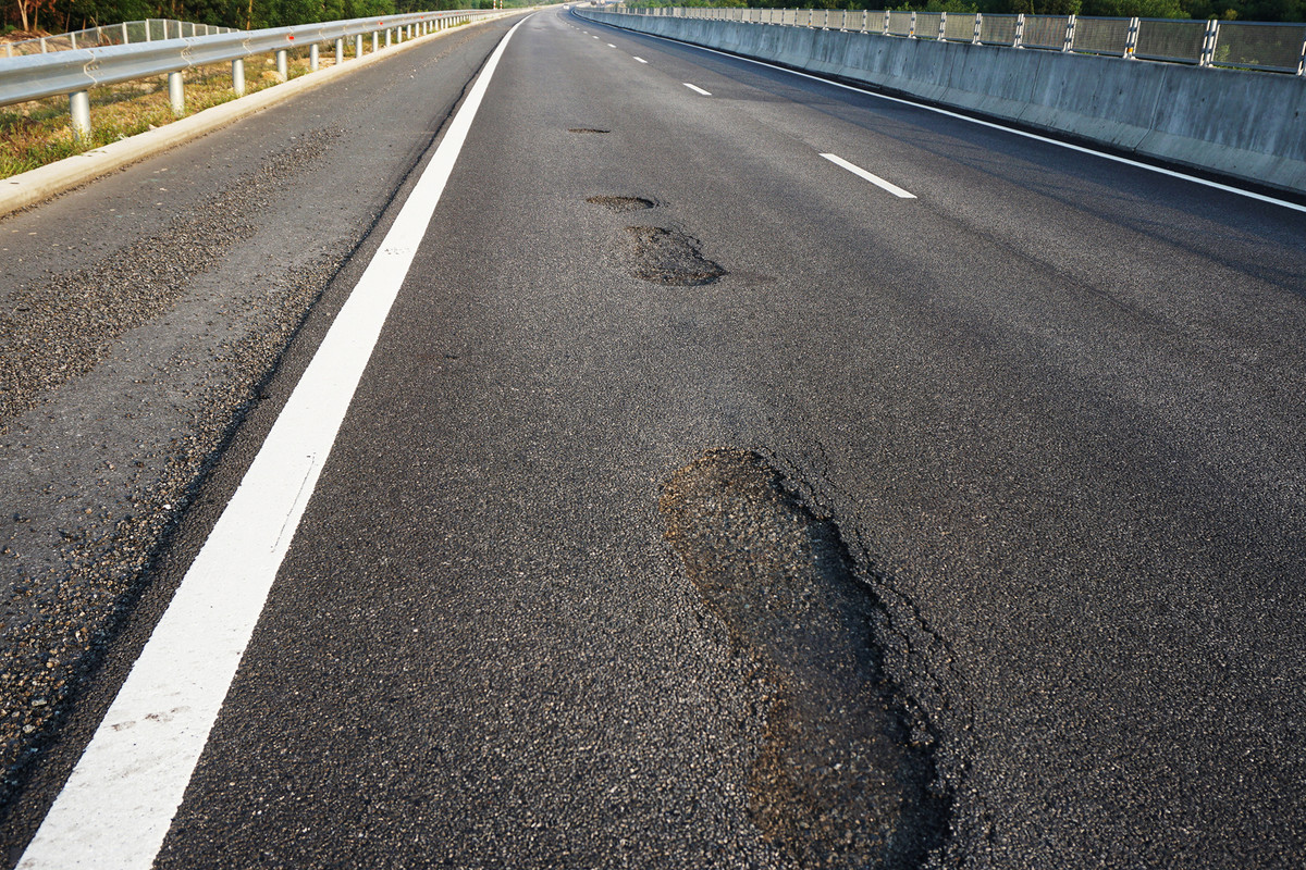 Cao tốc Đà Nẵng - Quảng Ngãi 34.000 tỷ chi chít “ổ gà, ổ trâu“ - Hình 2 Cao toc Da Nang - Quang Ngai 34.000 ty chi chit “o ga, o trau“-Hinh-2