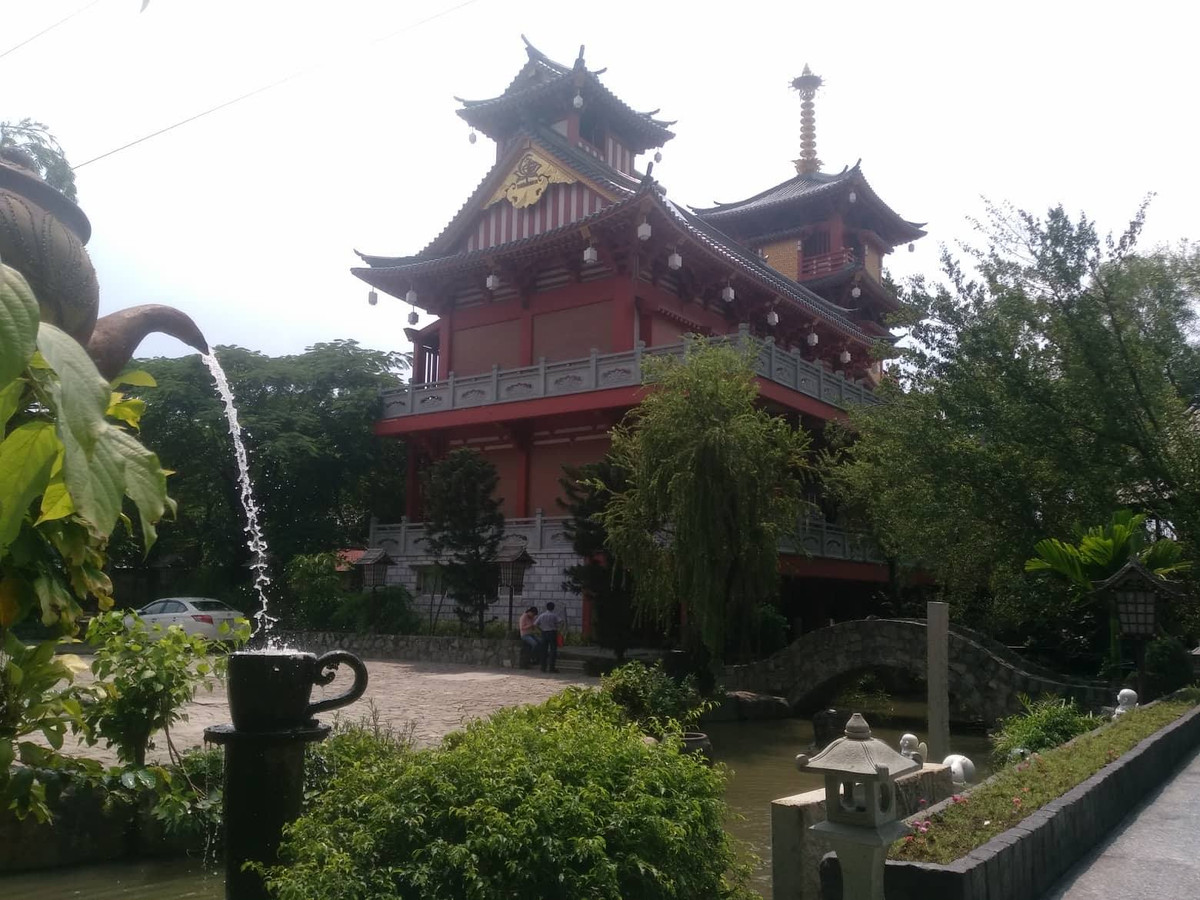 Nét cổ kính của tu viện cùng cảnh sắc thiên nhiên non nước hữu tình khiến cho mọi du khách khi đặt chân đến đây có cảm giác thư thái nhẹ nhàng.