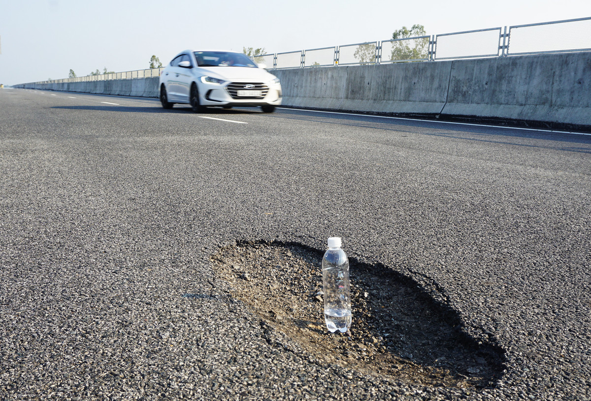 Cao tốc hơn 34.000 tỷ chi chít “ổ gà“: Kiểm điểm Tổng giám đốc Cao toc hon 34.000 ty chi chit “o ga“: Kiem diem Tong giam doc