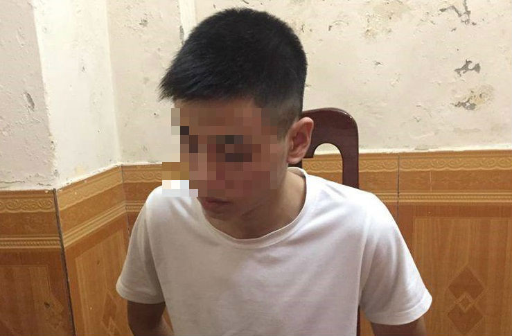 Kẻ cướp bị phát hiện vì đôi dép bông và xe Attila màu tím Ke cuop bi phat hien vi doi dep bong va xe Attila mau tim