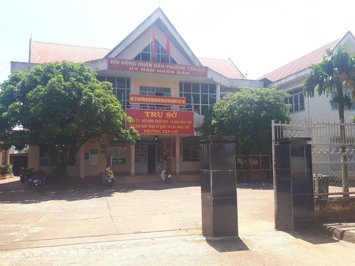 Chi huy truong quan su phuong lien quan Hoi Thanh Duc Chua Troi