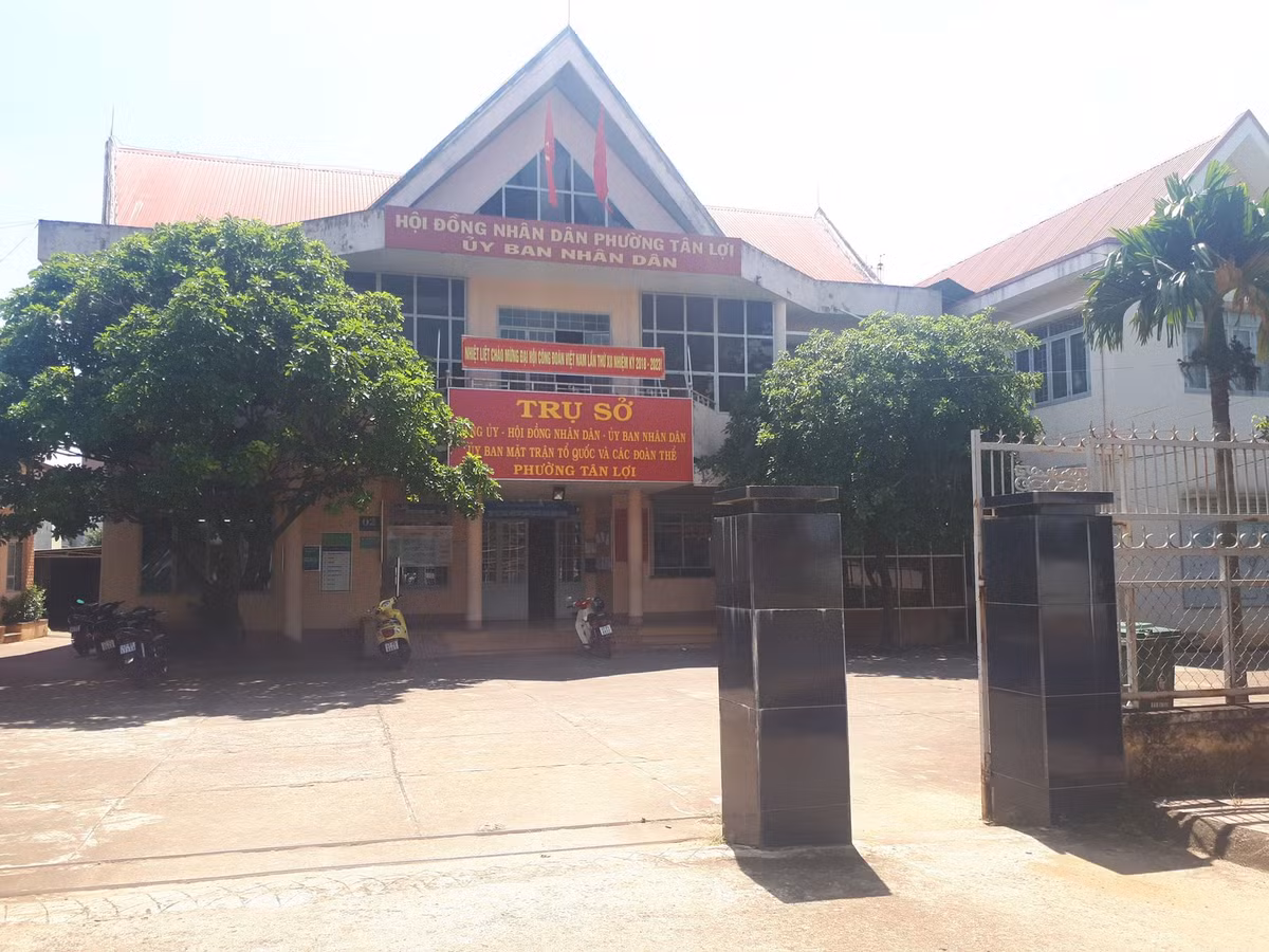 Chi huy truong quan su phuong lien quan Hoi Thanh Duc Chua Troi