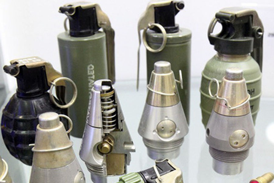 Các loại lựu đnạ và ngòi nổ được giới thiệu tại triển lãm HSE-2018. Mời độc giả xem video: Người dân Hà Nội được thử đủ loại súng trường, tiểu liên hiện đại. (nguồn VTC14)