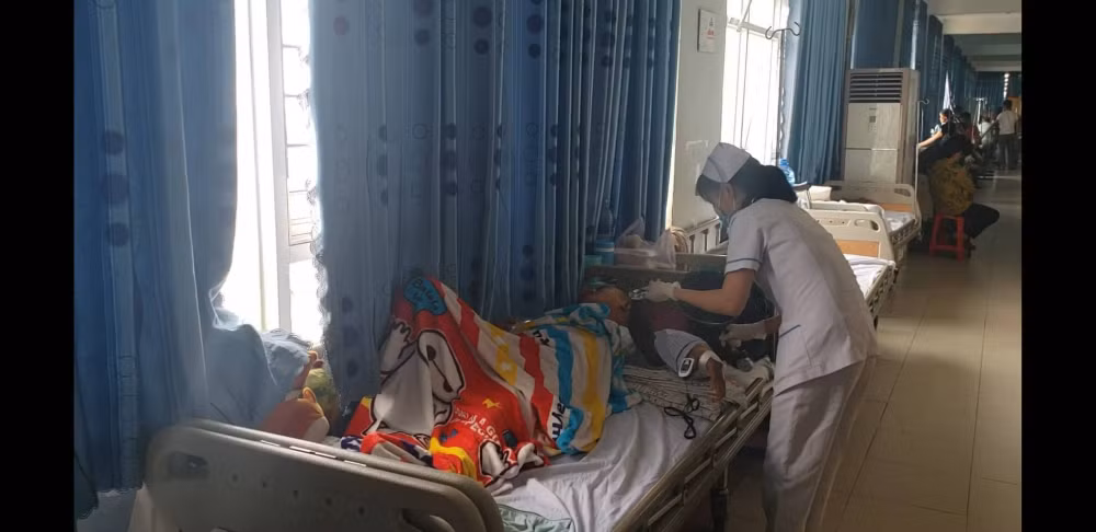 Truy bat ke trom cho, hiep si duong pho nga xe trong thuong