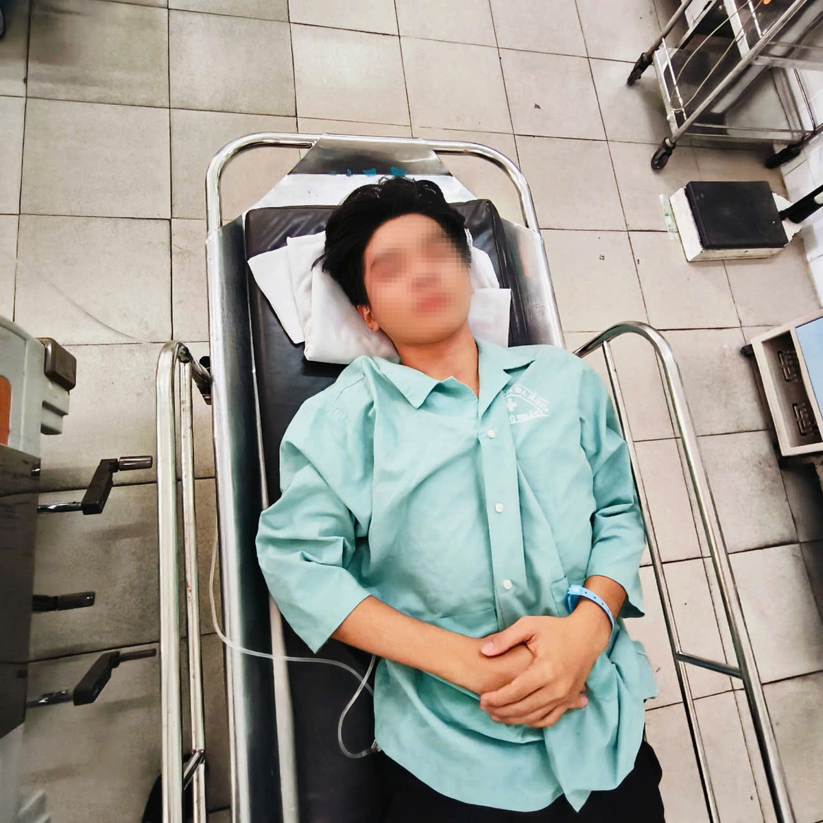 Nam sinh bị nhóm côn đồ đánh hội đồng, nứt sọ thái dương Nam sinh bi nhom con do danh hoi dong, nut so thai duong