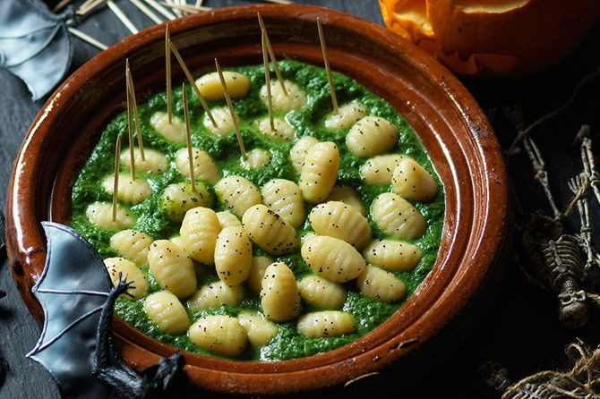 Đặc biệt, các nhà khoa học đã chỉ ra rằng trong ấu trùng Witchetty chứa rất nhiều axit oleic - 1 loại chất béo đơn bão hoà omega-9 rất tốt cho sức khoẻ.