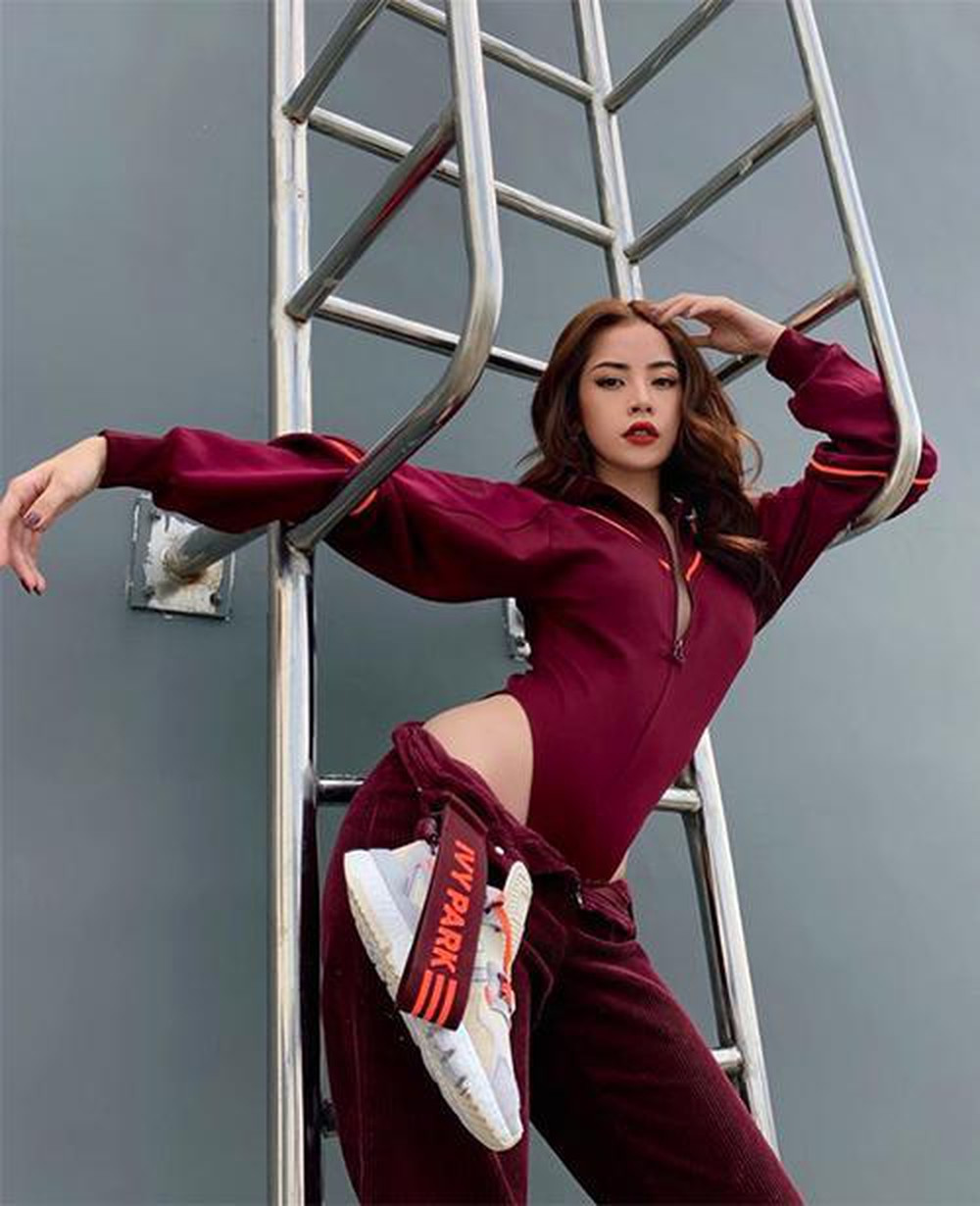 Mốt quần tụt là xu hướng thời trang từng được rất nhiều sao Việt lăng xê nhưng không phải ai diện trang phục này cũng được khen cả.