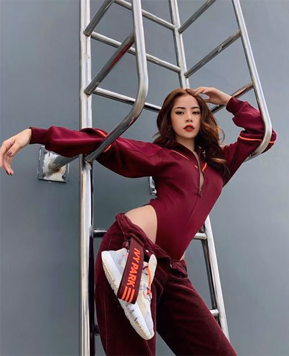 Mốt quần tụt là xu hướng thời trang từng được rất nhiều sao Việt lăng xê nhưng không phải ai diện trang phục này cũng được khen cả.