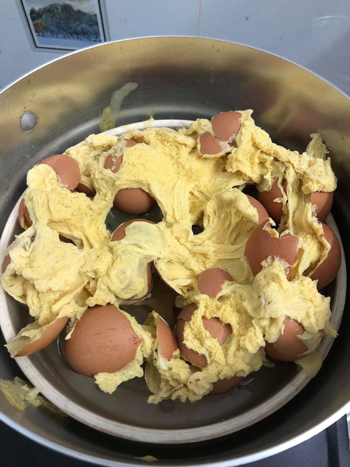 Một thành viên trên mạng đã khoe thành quả món trứng gà nướng "nở hoa" của mình.