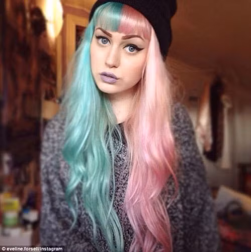 Tông màu sáng thường được giới trẻ lựa chọn khi nhuộm tóc theo cách này.