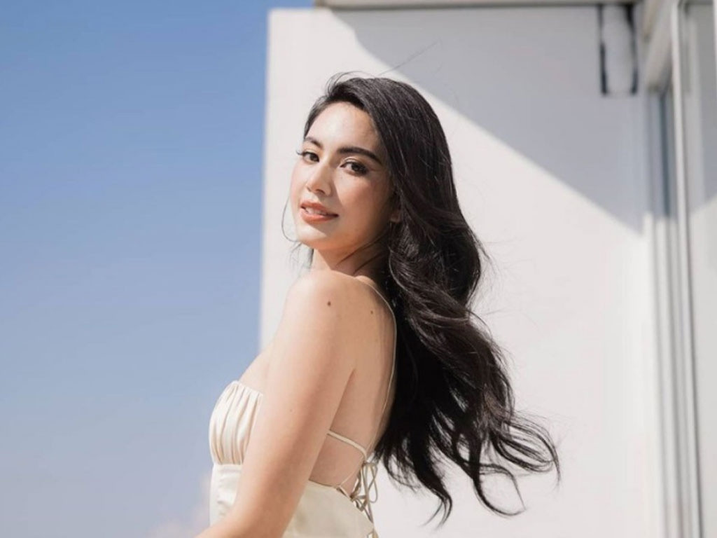 Davika lai hai dòng máu Thái và Bỉ. Ngay từ nhỏ, cô đã xinh đẹp nổi bật nên khi mới bắt đầu diễn xuất, người đẹp sinh năm 1992 đã nhanh chóng trở thành một trong những gương mặt đình đám của xứ Chùa Vàng.