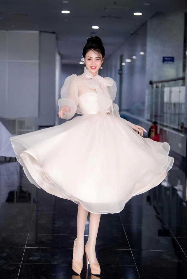 Nhìn vóc dáng thon thả và gu thời trang trẻ trung của Thu Trang, ít ai đoán được cô là mẹ đơn thân của bé trai 6 tuổi.