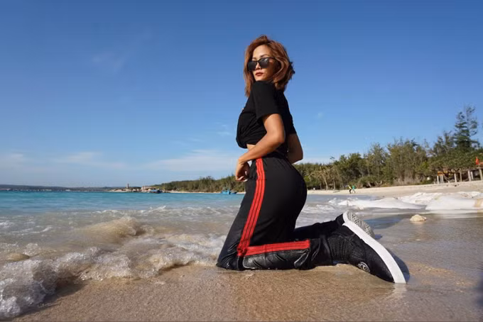 Nếu có dịp du lịch đảo Phú Quý như H’Hen Niê, bạn không chỉ được ngắm cảnh quan yên bình đẹp đẽ mà còn được thưởng thức nhiều loại đặc sản hấp dẫn mang đặc trưng của vùng biển.