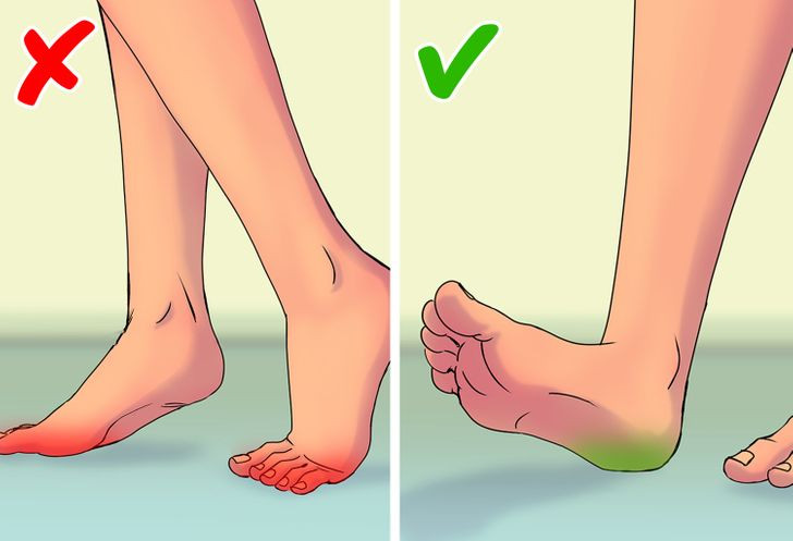 Đặt mũi chân xuống trước khi bước: Cách đi bộ đúng là đặt phần gót chân xuống trước rồi mới hạ bàn chân xuống. Nếu chỉ đi vài bước, bạn sẽ không thực sự cảm nhận được sự khác biệt giữa việc đặt mũi chân xuống trước hay đặt gót chân xuống trước. Tuy nhiên, nếu đi bộ đường dài, bạn sẽ phải gánh chịu hậu quả nghiêm trọng. Đi bộ bằng mũi chân có thể dẫn đến đau hông, đầu gối, mắt cá chân vì chúng phải chịu trọng lượng của toàn bộ cơ thể. Ngoài ra, đi trong tư thế kiễng chân còn gây căng cơ vùng bắp chân, dễ bị chuột rút.