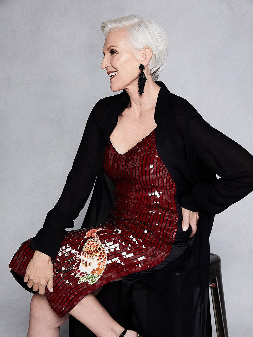 Phong cách thời trang của Maye Musk hướng tới sự tự do sáng tạo, bà không giới hạn mình theo bất kỳ quy chuẩn nào.