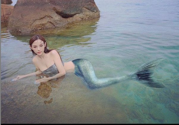 Bikini là một trong những items yêu thích của cô nàng.