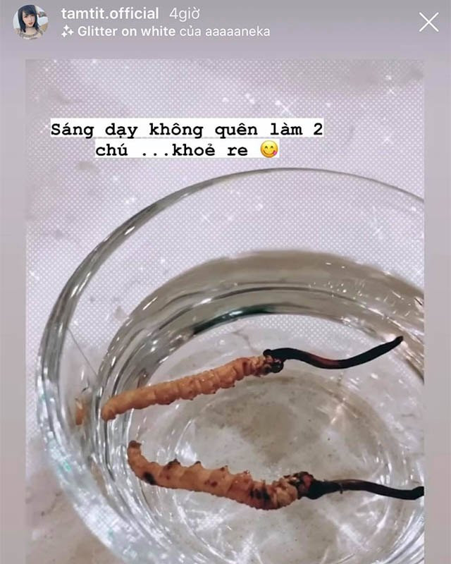 Bí quyết giữ gìn xuân sắc của Tâm Tít cũng chính là dùng đông trùng hạ thảo vào mỗi sáng để “nạp” năng lượng.