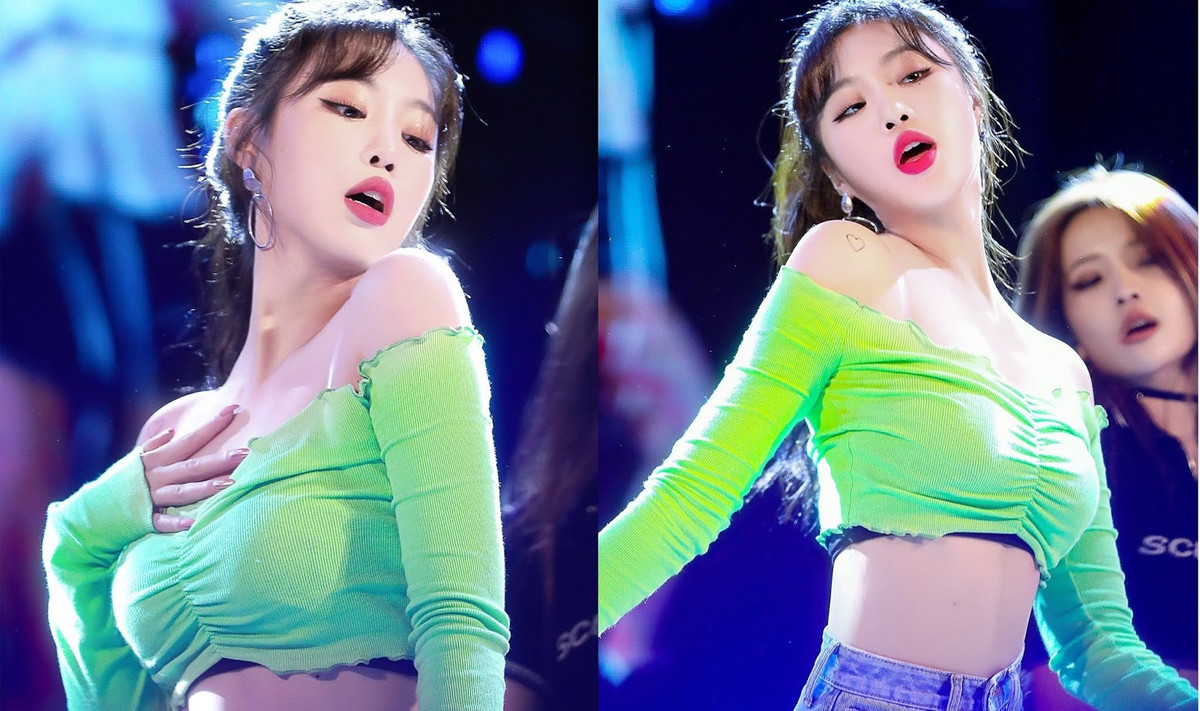 Trên sân khấu, Soo Jin luôn biết cách chọn trang phục gợi cảm để tôn lên vóc dáng cùng vòng eo thon thả.