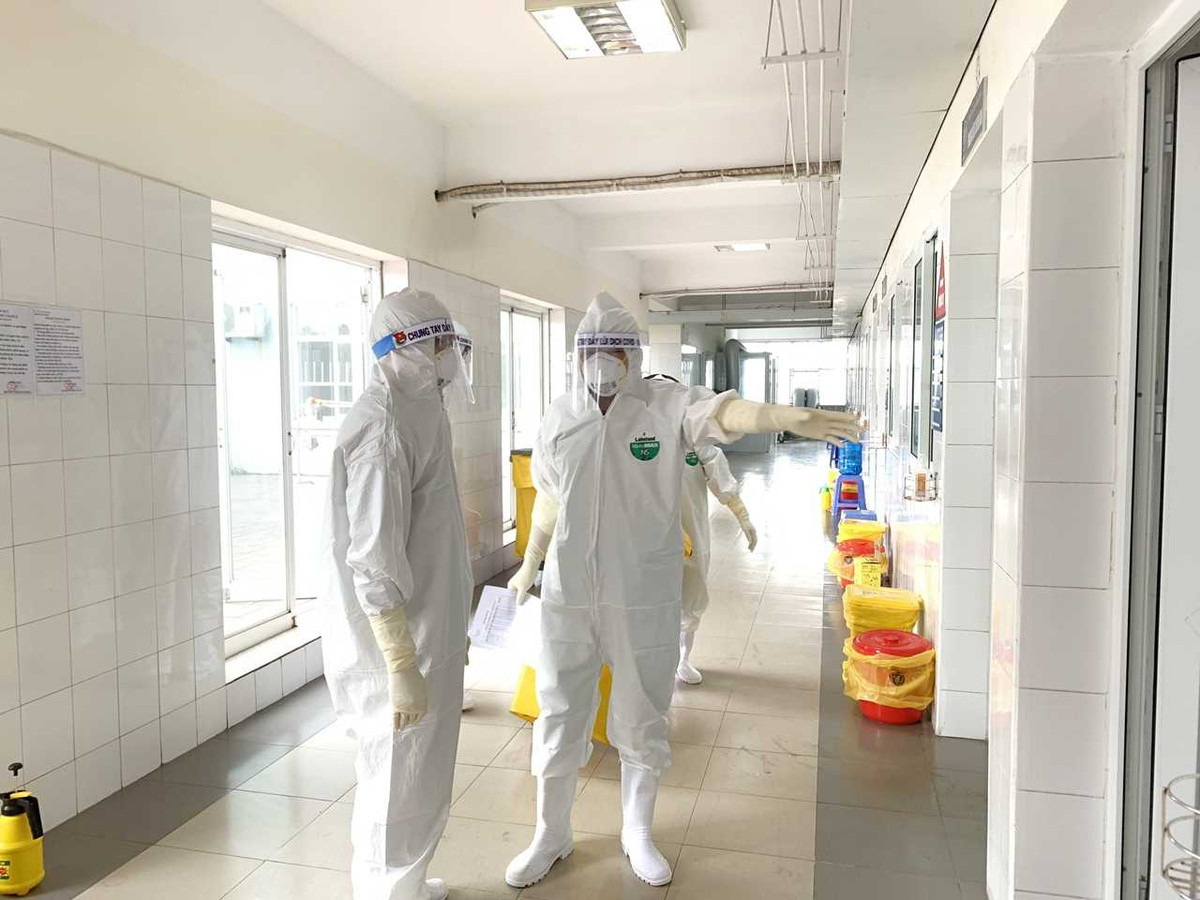 Bệnh viện Phổi Quảng Ninh được chọn là Bệnh viện số 2 trong 3 bệnh viện được UBND tỉnh quyết định thành lập để thu dung, điều trị và cách ly các trường hợp nghi ngờ và mắc COVID-19 tại tỉnh Quảng Ninh. Ảnh: Dân Việt.