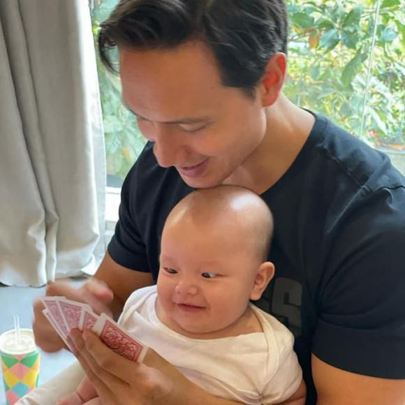 Bieu cam cuc dang yeu cua nhoc ty sinh doi nha Ho Ngoc Ha-Hinh-4