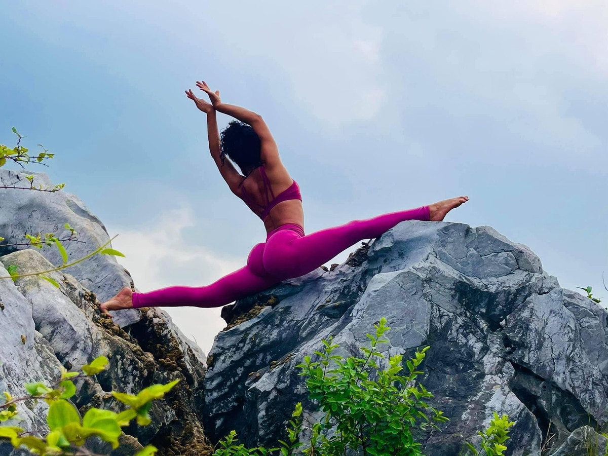 Chưa dừng lại ở đó, chị còn kết hợp tập luyện các bài tập bổ trợ thể lực, tập trung vào các nhóm cơ chưa hoàn thiện để thân hình săn chắc hơn