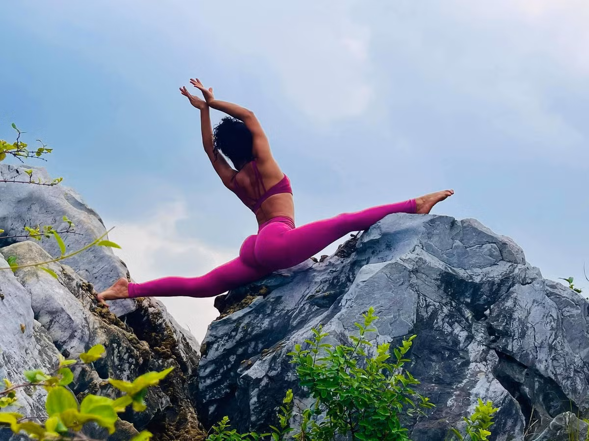 Chưa dừng lại ở đó, chị còn kết hợp tập luyện các bài tập bổ trợ thể lực, tập trung vào các nhóm cơ chưa hoàn thiện để thân hình săn chắc hơn