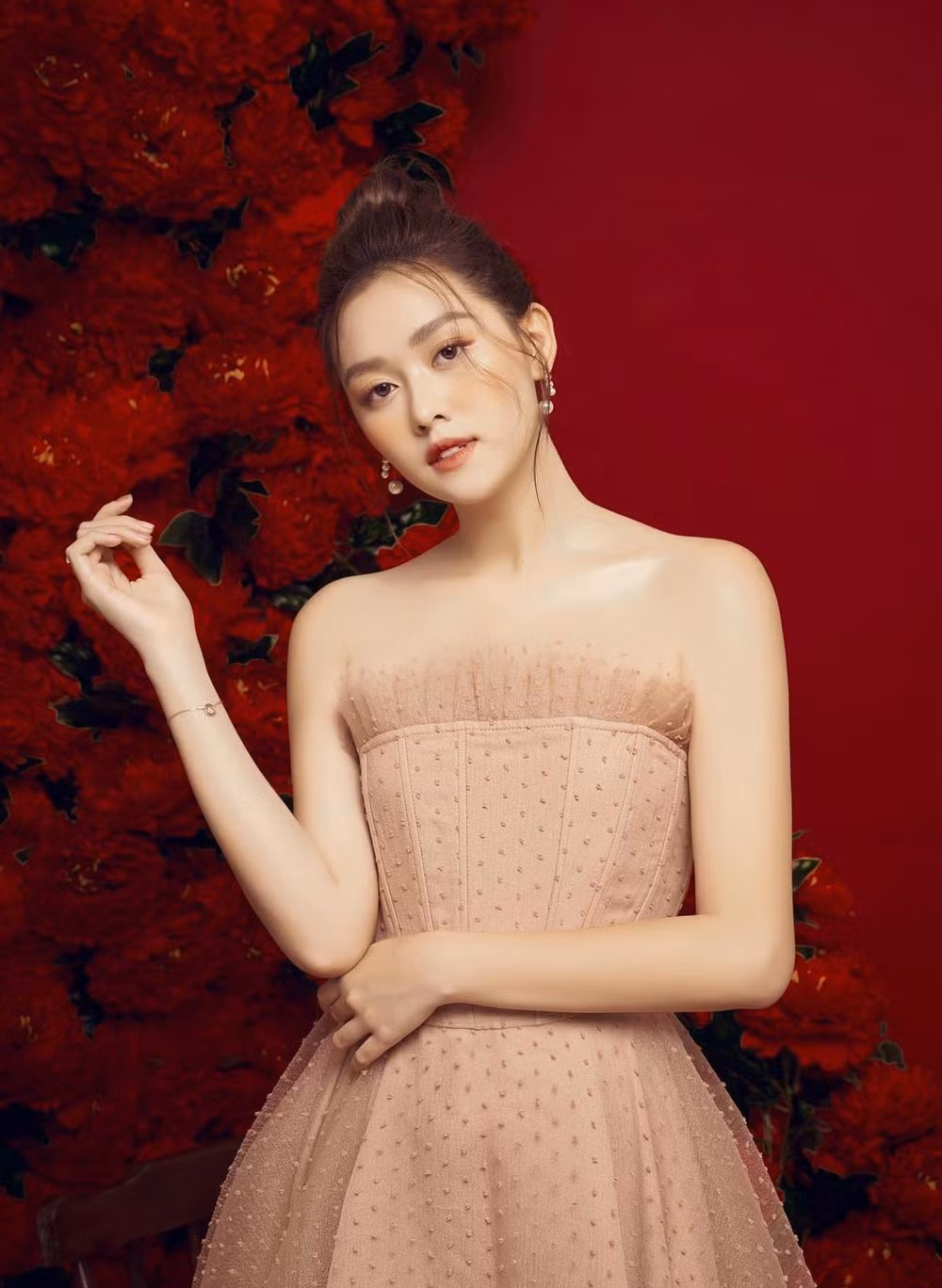 Á hậu Tường San cũng “rắc thính”: "Mặc váy xinh để Valentine có gấu"