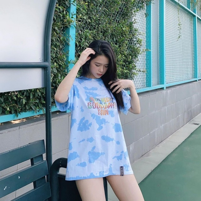 Sở hữu gương mặt xinh xắn, nụ cười dễ thương, Linh Ka là một trong những hot girl 10X nổi tiếng nhất nhì mạng xã hội Việt.