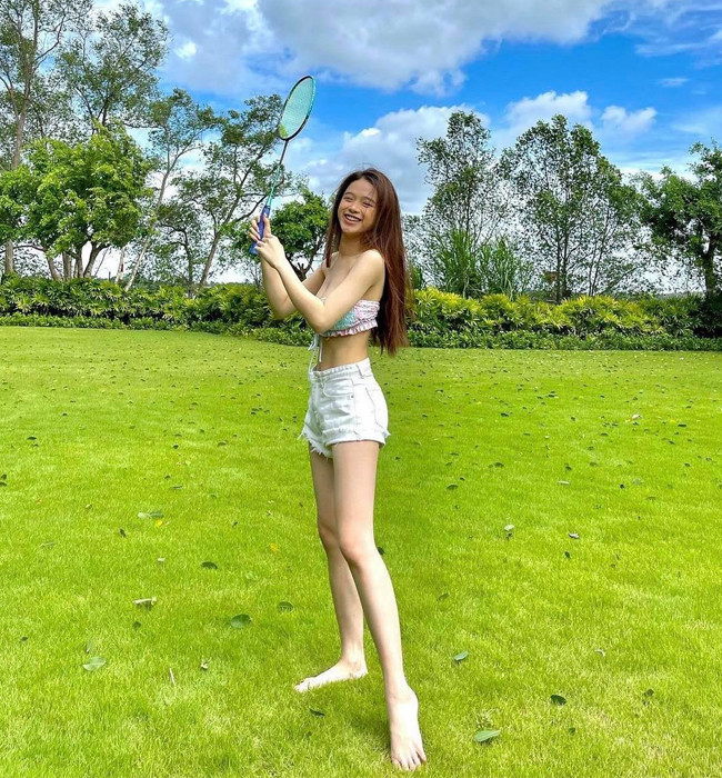 Ngoài ra, những bộ đồ ngắn hết cỡ cũng là item được Linh Ka vô cùng yêu thích.